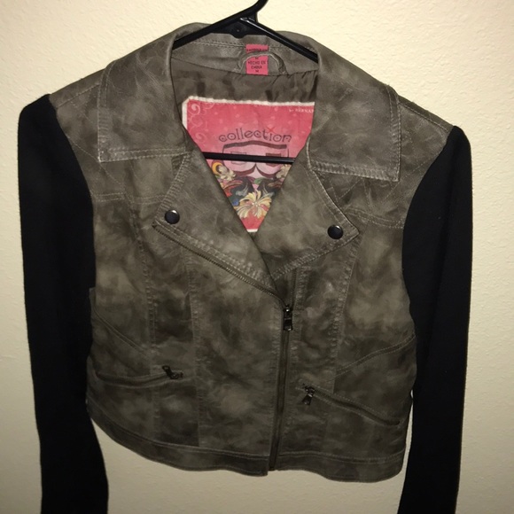 Faux olive green leather jacket size Medium - Picture 1 of 4